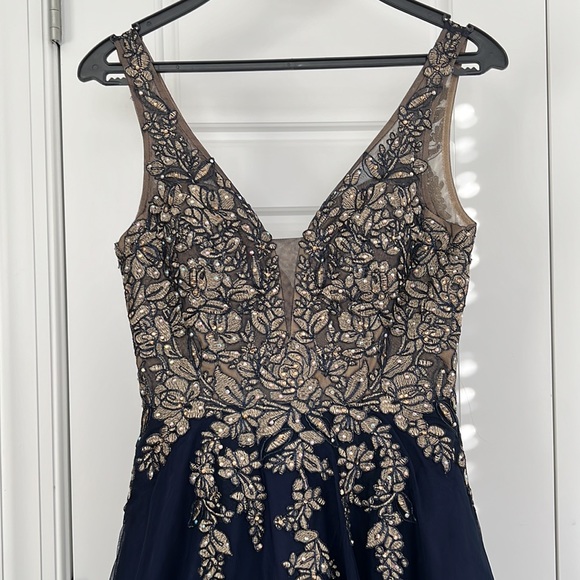 XSCAPE Evening Gown Size 6 - Picture 2 of 9